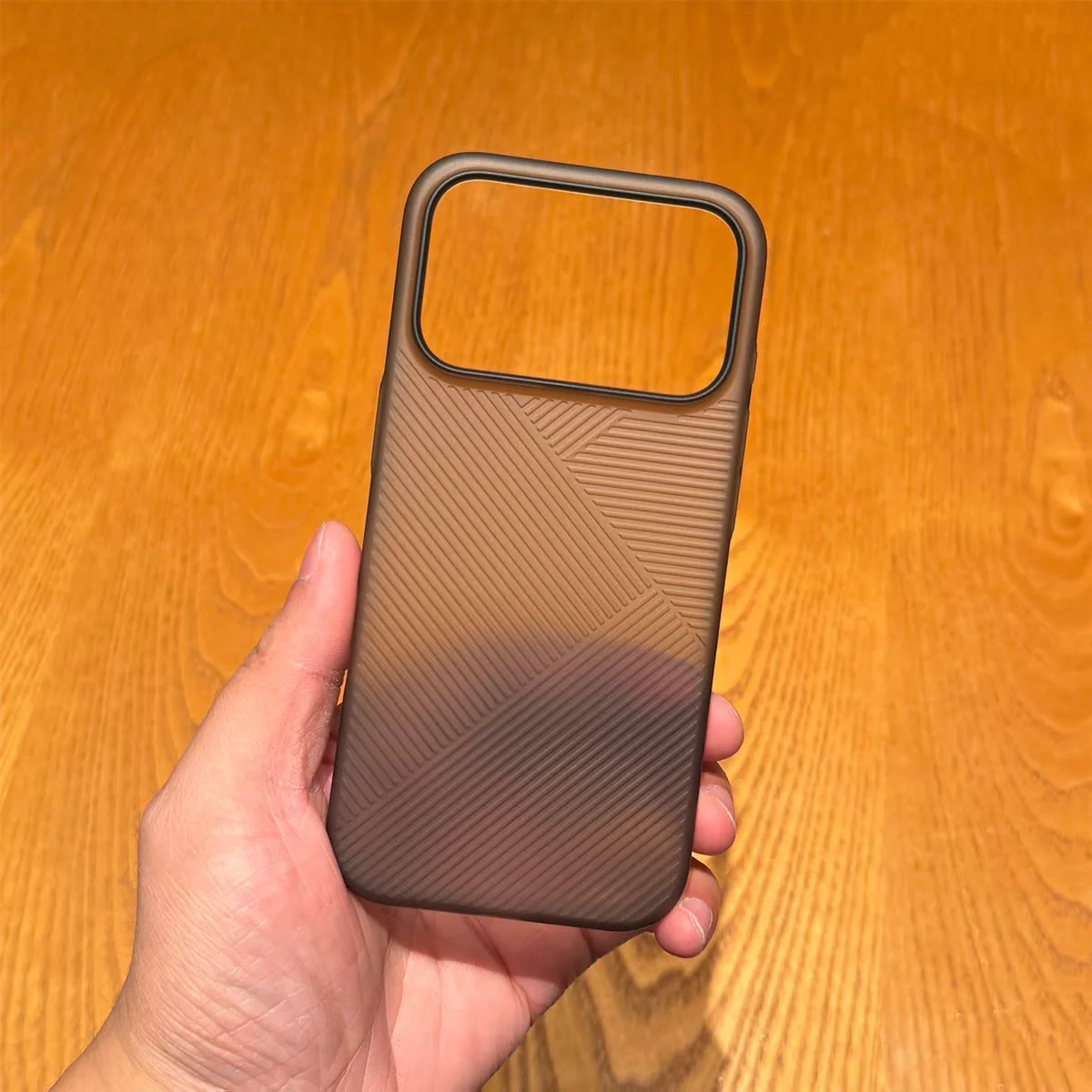 Luxuriöse matte, ultradünne Hülle mit geometrischer Textur für iPhone 17, 16, 15, 14 Pro Max, 17 Air – stoßfeste, durchscheinende Panzerhülle für Herren – Detail 6