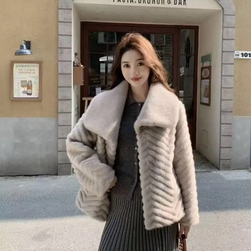 معطف فرو نسائي 2025 جديد تقليد المخملية معاطف المنك فضفاضة الفراء قطعة واحدة المرأة طبقة مزدوجة الفراء معطف فرو المنك الاصطناعي
