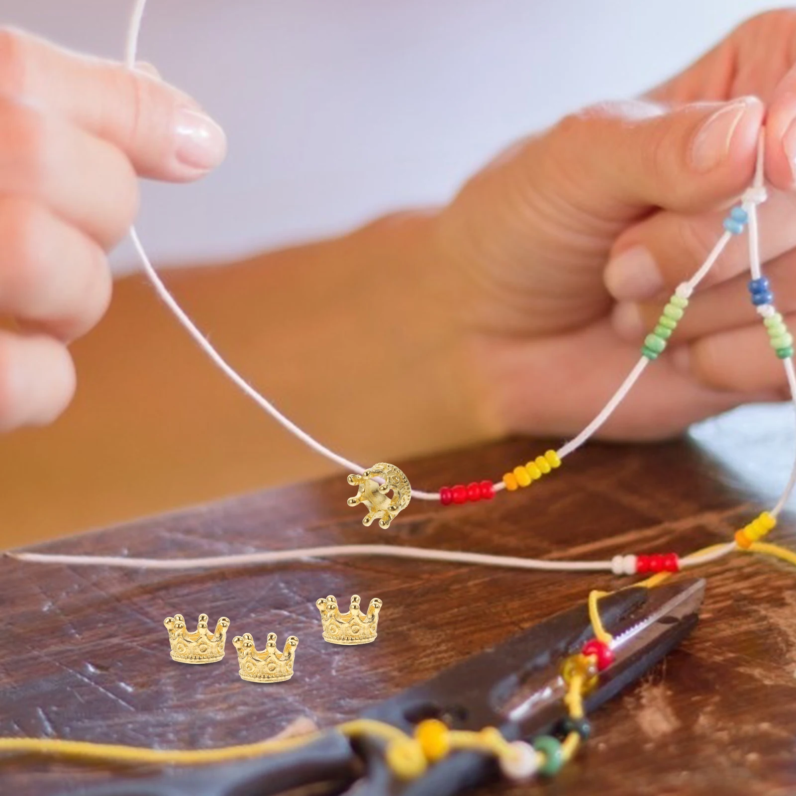 จี้มงกุฎขนาดเล็ก 50 ชิ้น อุปกรณ์เครื่องประดับโลหะผสมทนทาน สำหรับทำสร้อยคอ DIY จี้สร้อยข้อมือ อุปกรณ์เสริม มุมป้องกัน