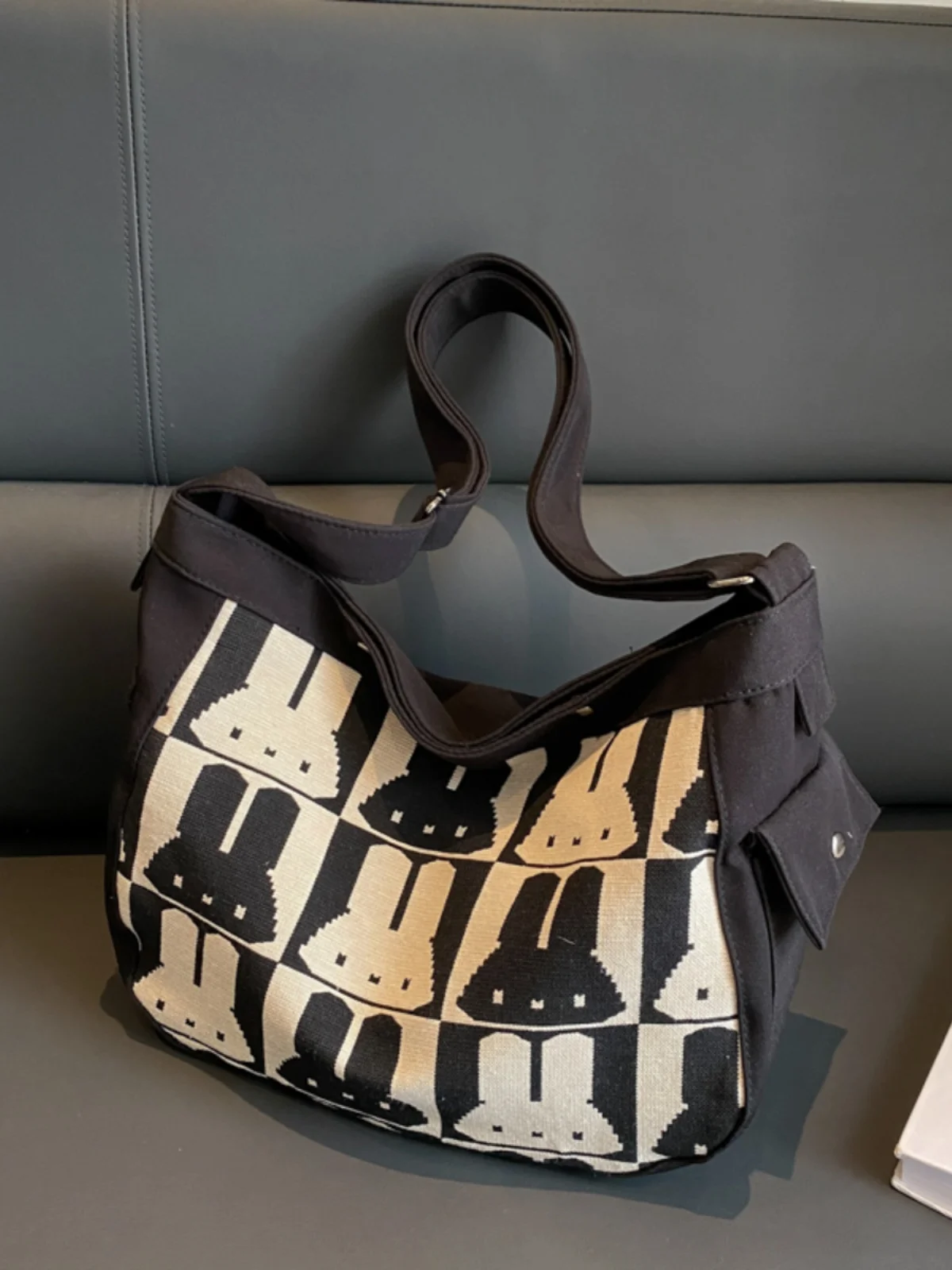 bolsa-transversal-de-lona-grande-e-moderna-com-estampa-de-coelho-para-mulheres-estilo-casual-2023-bolsa-tote-para-estudantes