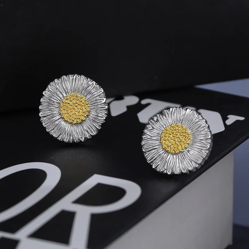 Little Daisy Stud new s925 sterling Silver Ladies Italian craft high sense classic earrings trend