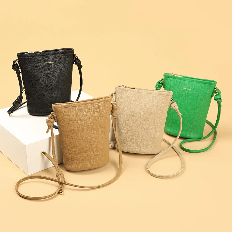 

Leather fashion mobile phone zipper satchel bag simple shoulder slung handbag cowhide Joker mini handbag manufacturers.