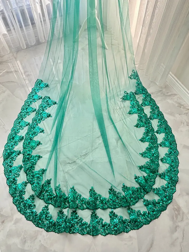 الحجاب الزفاف الأخضر الأزهار الدانتيل كاتدرائية الحجاب مع الترتر الحجاب الزفاف الأخضر تول فستان الزفاف الزمرد المطرزة