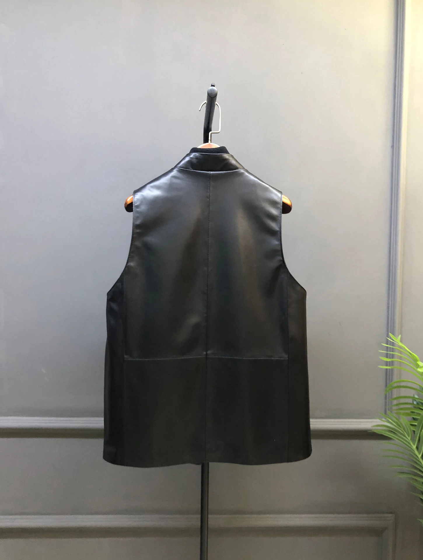 Casual Sle eepskin Leather Vest Women's Svel Stand Collar Genuine Leather Jaet Versatile ort Length Faion