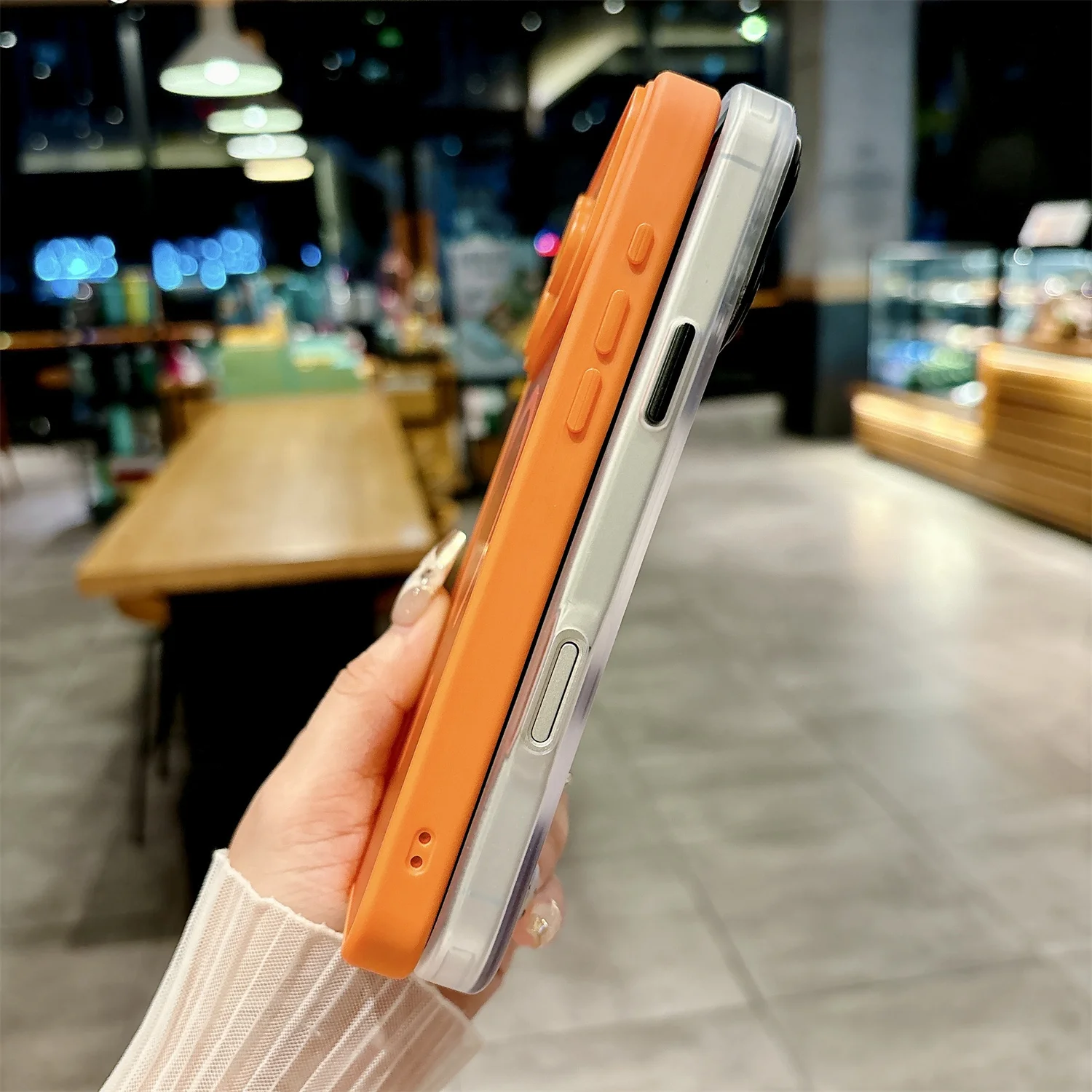 حافظة مغناطيسية فاخرة غير لامعة شفافة مضادة للصدمات لهاتف آيفون 16 15 17 برو ماكس بلس غطاء شحن لاسلكي Magsafe