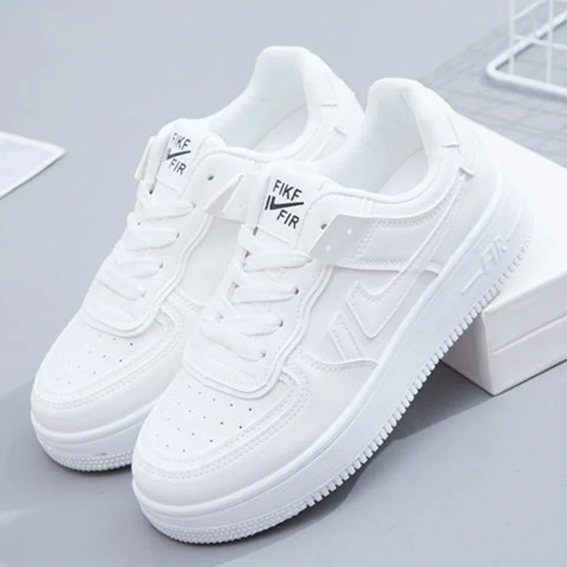 

2024 Spring Autumn Fashion New Casual Comfortable Round Toe Thick-soled Breathable Sports Shoes with Random Letters on the Upper
