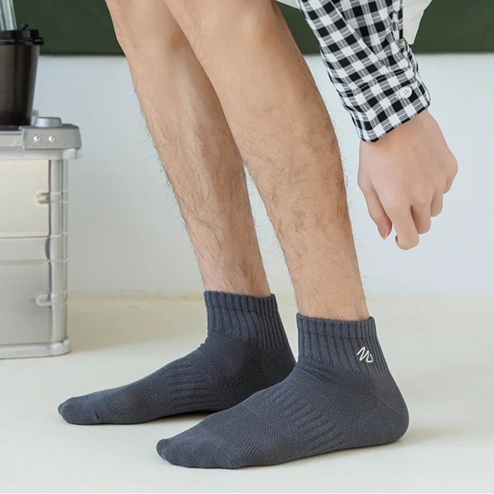 7 أزواج لينة بلون الصبي الجوارب أنبوب قصير تنفس التطريز الجوارب الجوارب EUR 37-44 الرجال الجوارب الذكور