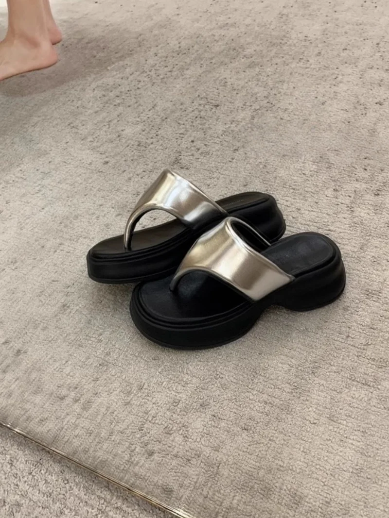 

2025 Summer New Women's Flip Flops Round Toe Thick Bottom Heightening Colorblocking Casual Street Beach Ladies Outdoor Slippers