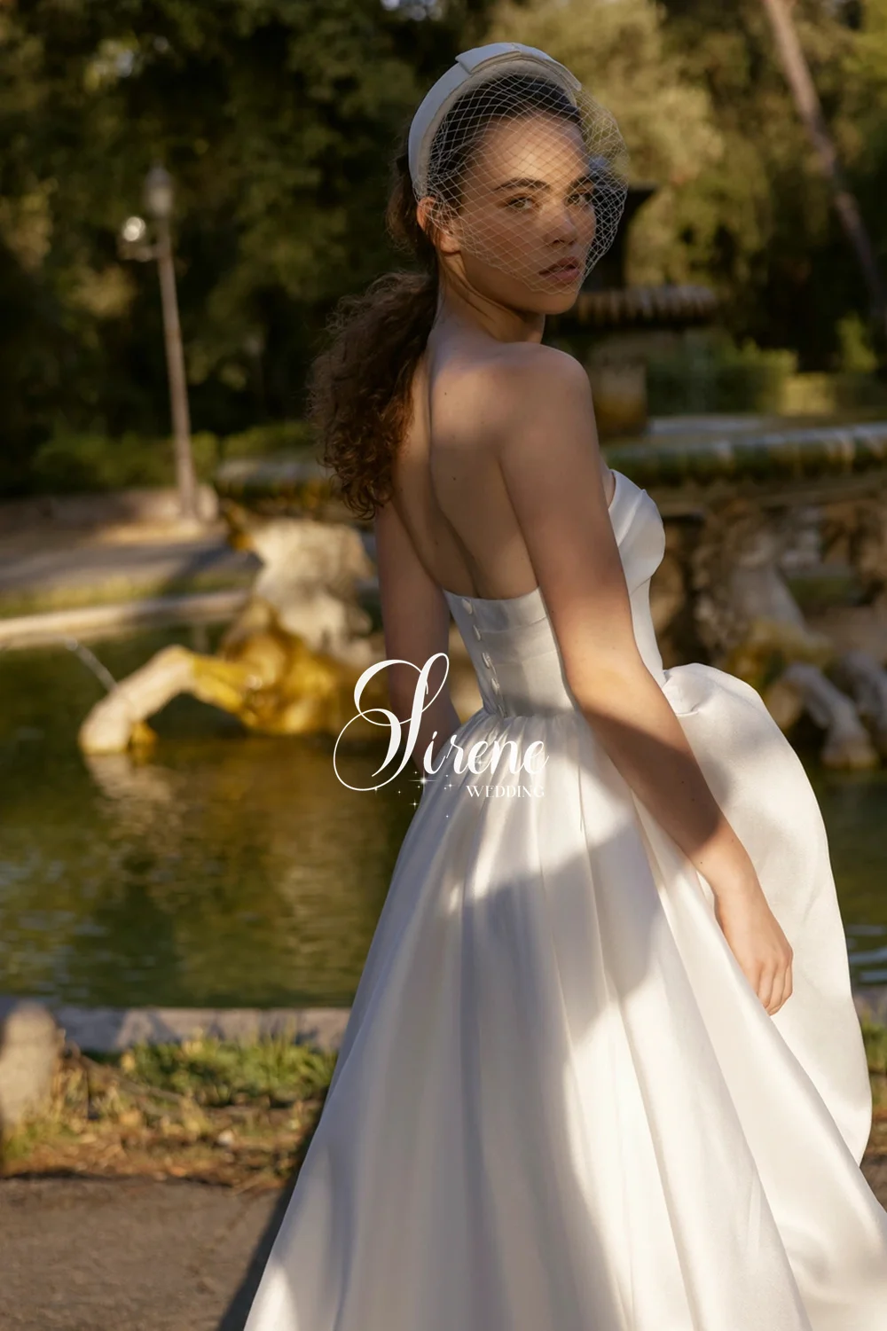 Sirene strapless trouwjurk mouwloze plooien hoog/laag eenvoudige ruches bruidjurk rugloze trian vestido de novia aangepast