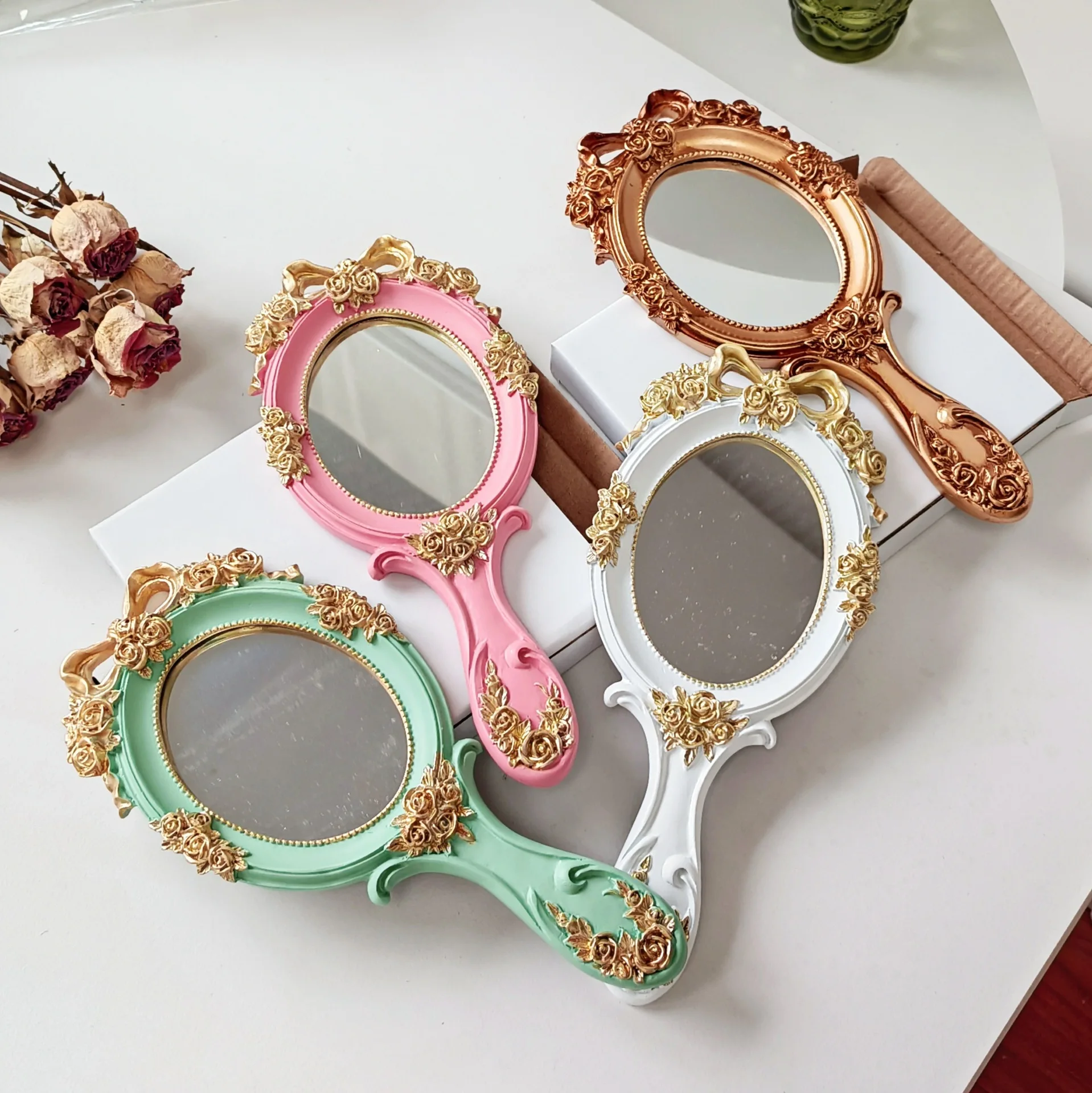 European retro handle mirror, oval for taking photos, ancient style Baroque golden mirror