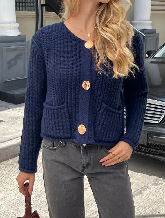 

2025 autumn and winter new women's fashion leisure vacation high-end wool long sleeved shirt sweater women's clothing