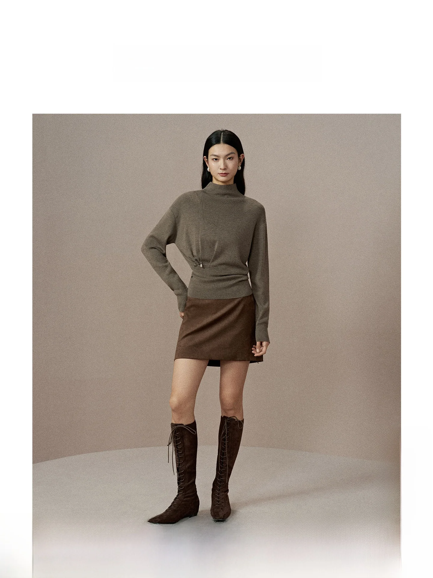 

Faionable High Collar Knitted Sweater Waist Cinching Overhead Design Decorative Pin Winter Women's Soft Woolen Long Sve