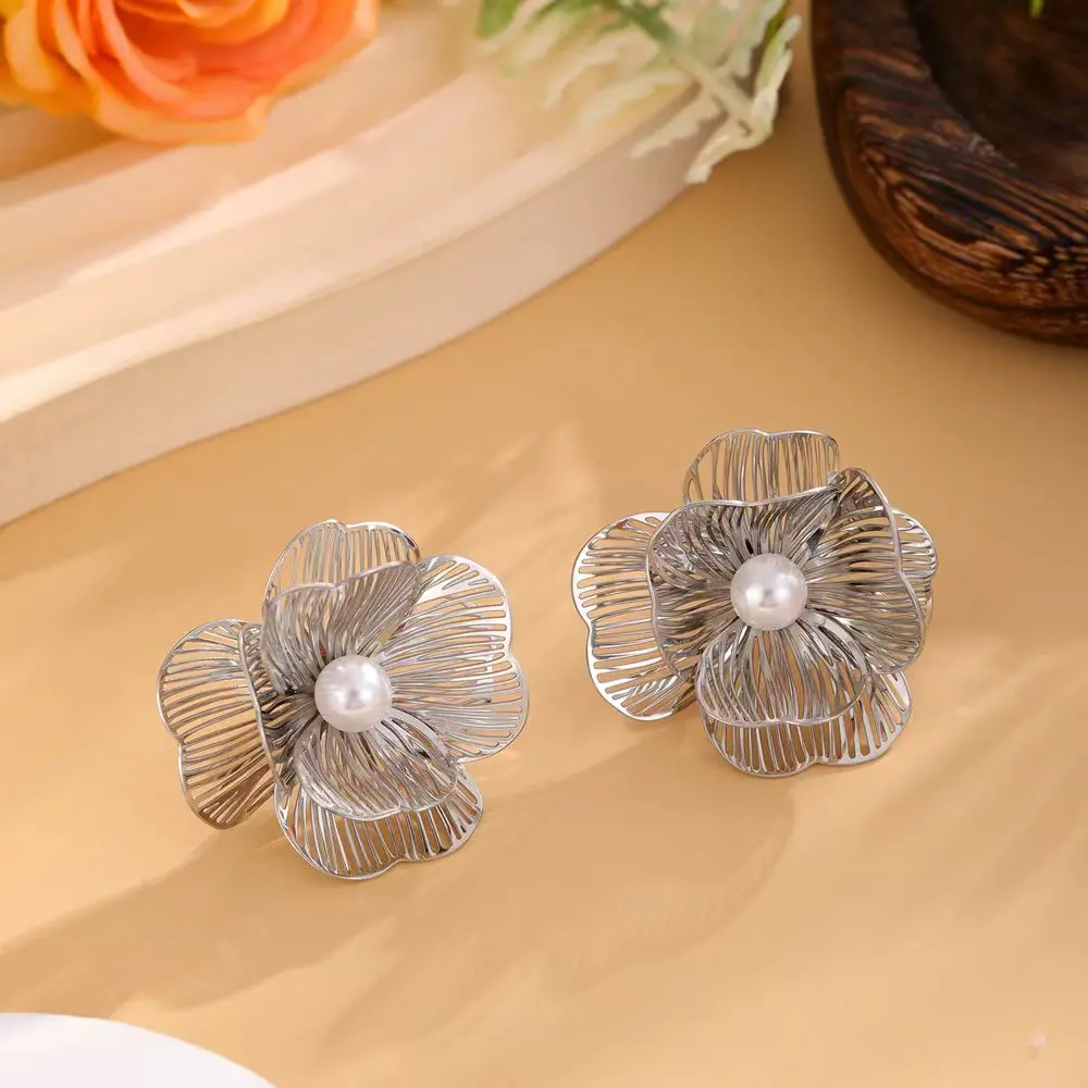 Fashionable stainless steel double-layer petal pearl earrings, noble, elegant gold/steel color