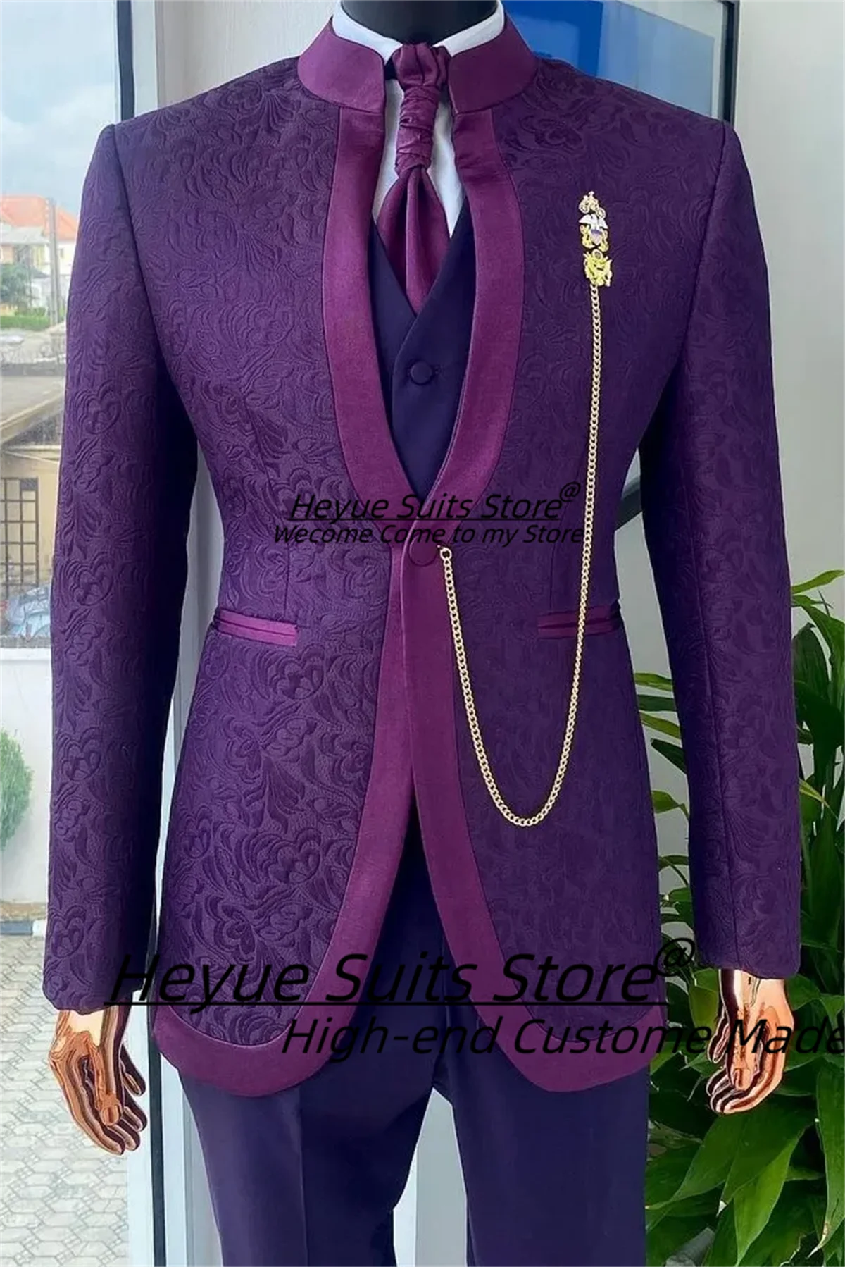 

Luxuly Purple Jacquard Stand Collar Wedding Suits For Men Customized Slim Fit Groom Prom Tuxedos 3 Pieces Sets Costume Homme