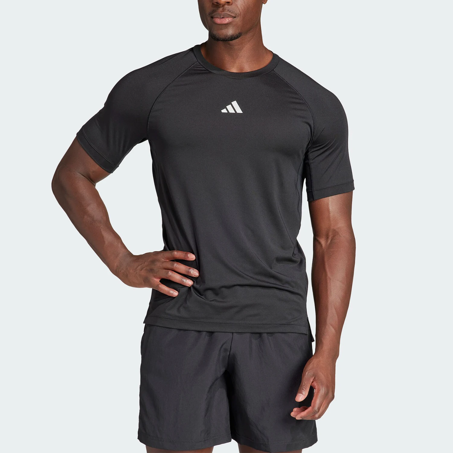 

Оригинальная мужская футболка Adidas GYM+ TEE для занятий спортом и фитнесом с коротким рукавом и круглым вырезом IP2310