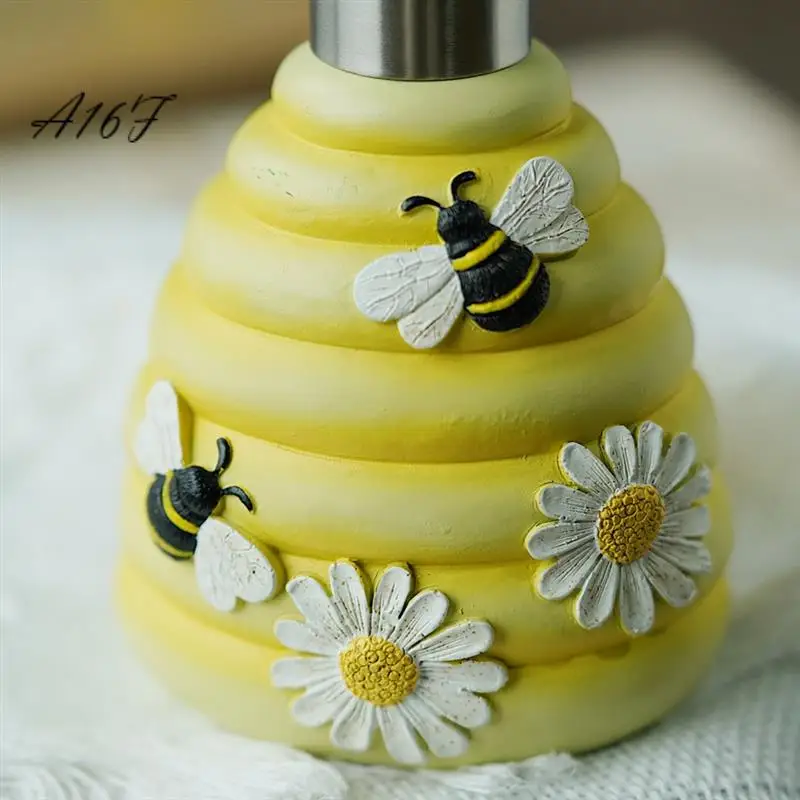 

A16F-Bee Soap Dispenser Decorative Hand Pump Refillable Soap Dispenser Liquid Container For Shampoo Lotion Dispenser Novelty