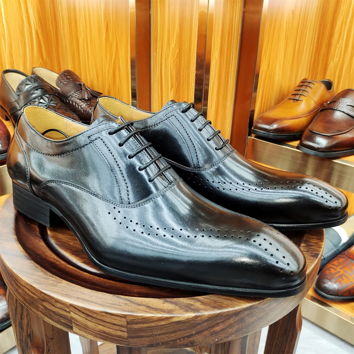 Leather Shoes Men's Pointed Toe Four Seasons Leather Shoes Business Formal Shoes Patent Bright Leather Low-top Shoes Black