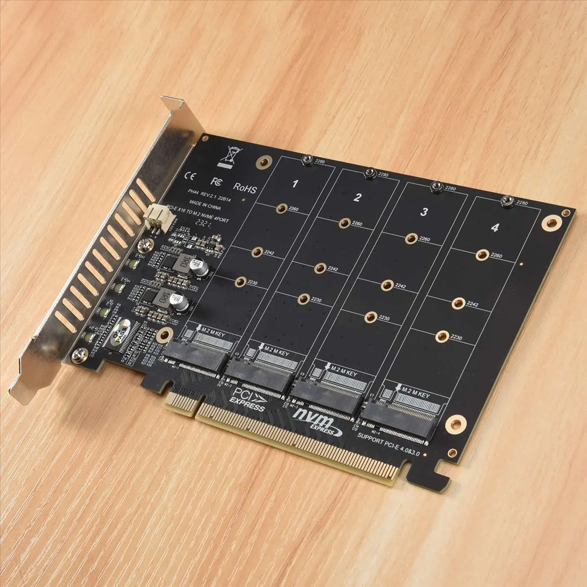 (DT37) Карта-адаптер для 4-дискового массива NVMe PH44 с разделением сигнала PCIe