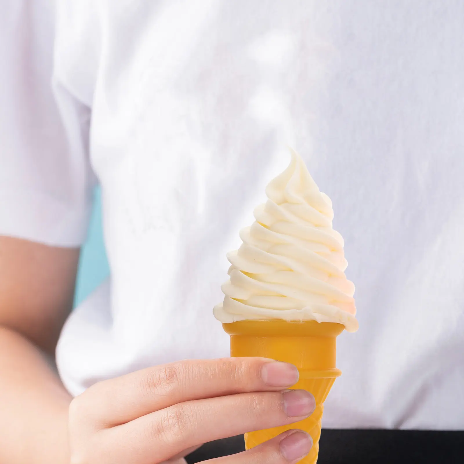 

4Pcs Premium Simulated Ice Cream Cones Bright Realistic Decorative Kids Educational Props Photo Desktop Party