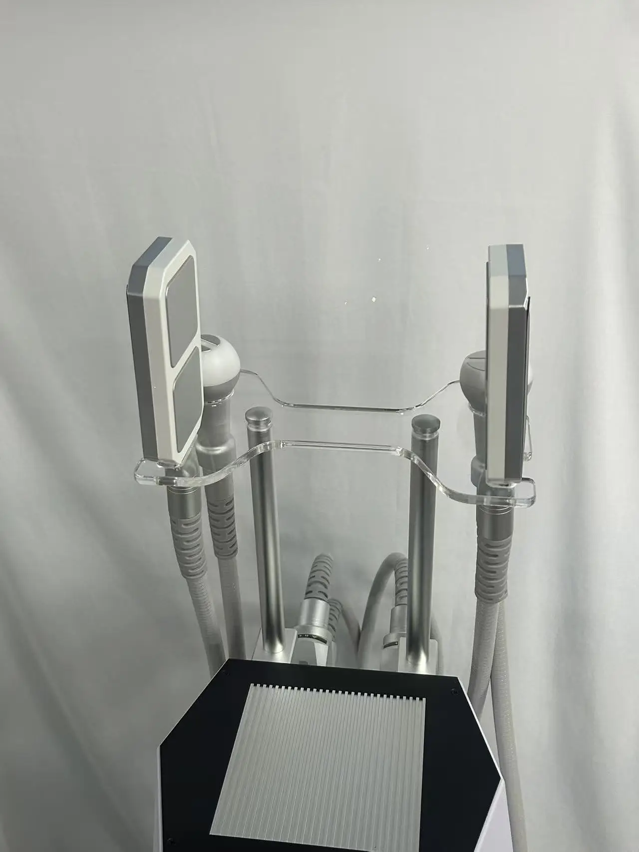 Máquina profesional efectiva avanzada para esculpir el cuerpo con dos cabezales redondos y dos placas de congelación para reafirmar la piel y bajar de peso