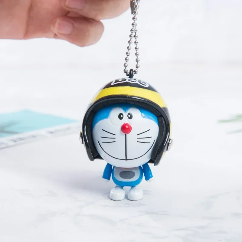 Anime Doraemon Schlüssel bund Cartoon Doraemon Figur Aktion bunte Helm Glocke Spielzeug Autozubehör Dekoration Kinder Weihnachts geschenk