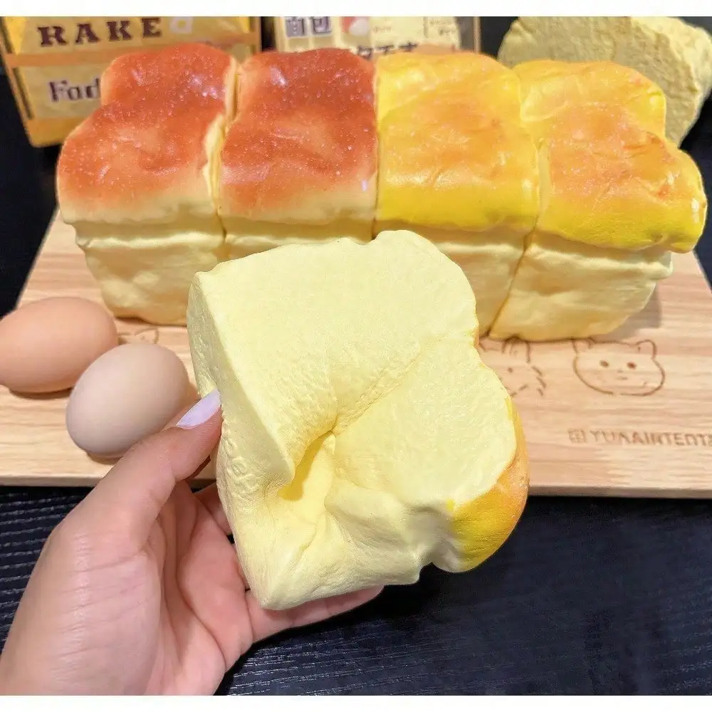 ของเล่นขนมปังนุ่มบีบได้ - ของเล่นคลายเครียดแบบจำลองขนมปังที่คืนตัวช้า พร้อมพื้นผิวสมจริง ของเล่นคลายความวิตกกังวลสำหรับผู้ใหญ่ (d