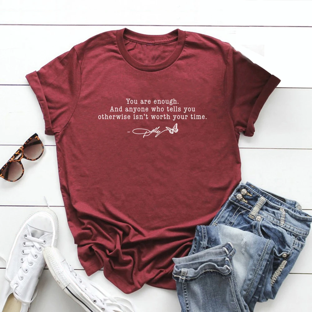 �Du bist genug“-T-Shirt, inspirierendes Zitat, T-Shirt im Dolly-Stil, Damen-T-Shirt mit kurzen Ärmeln, grafisches T-Shirt, T-Shirt für Country-Musik-Liebhaber. – Detail 5
