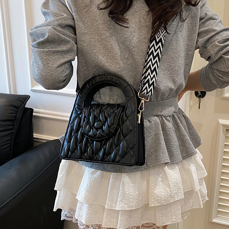 

Classic Luxury Ladies Handbag - Women's Genuine Leather Tote Crossbody Bag with Gold-Tone Accents
