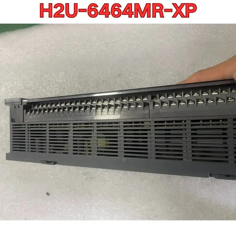 O teste da função do controlador PLC H2U-6464MR-XP de segunda mão é normal