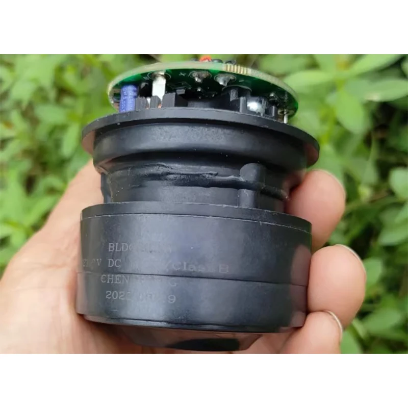 

DC21.6V 150W 3-phase brushless vacuum blower with PWM speed regulation