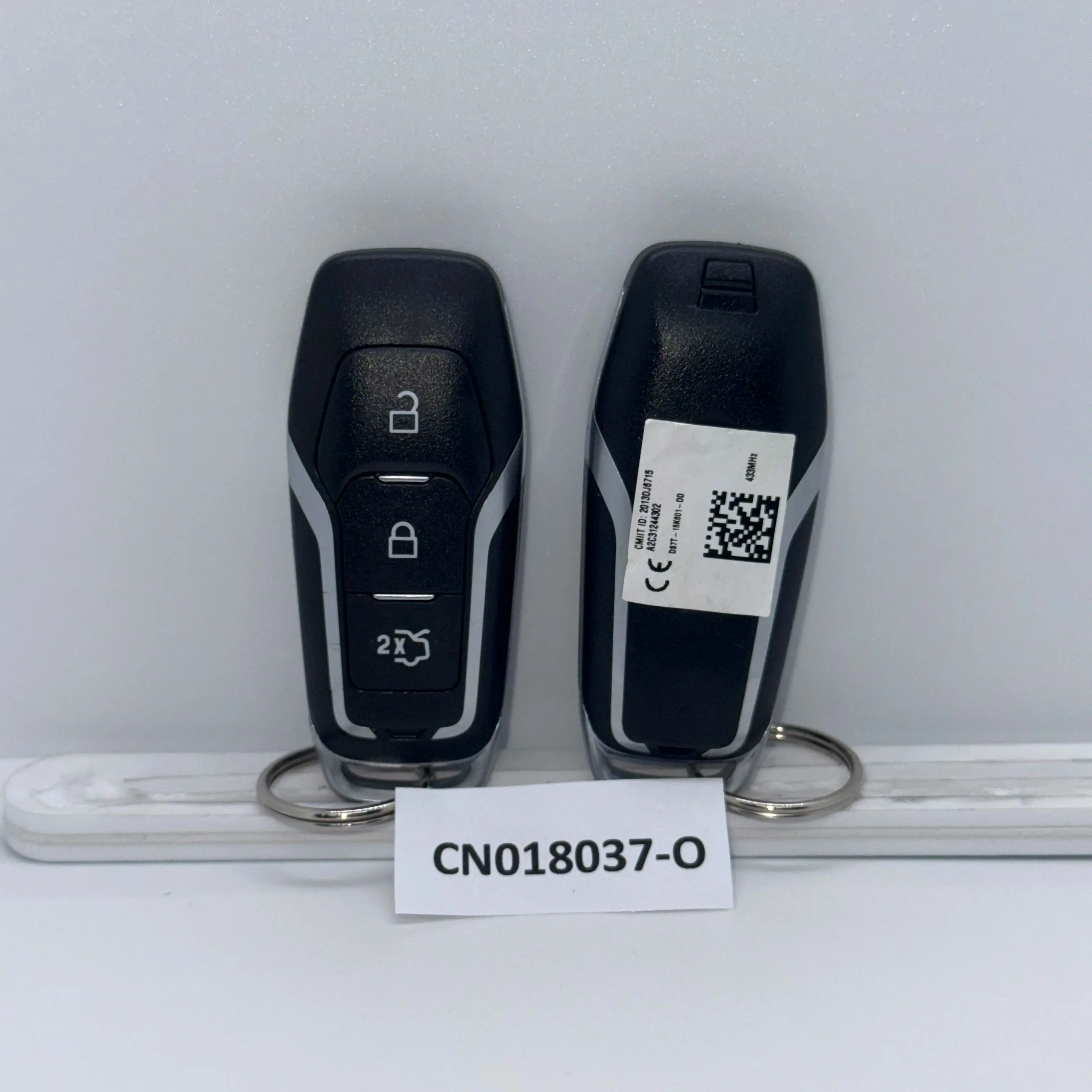 

CN018037 Smart Card Remote Car Key 3 Buttons 433MHz HITAG PRO Chip for Ford Mondeo Edge S-Max Galaxy 2014-2018, DS7T-15K601-DB