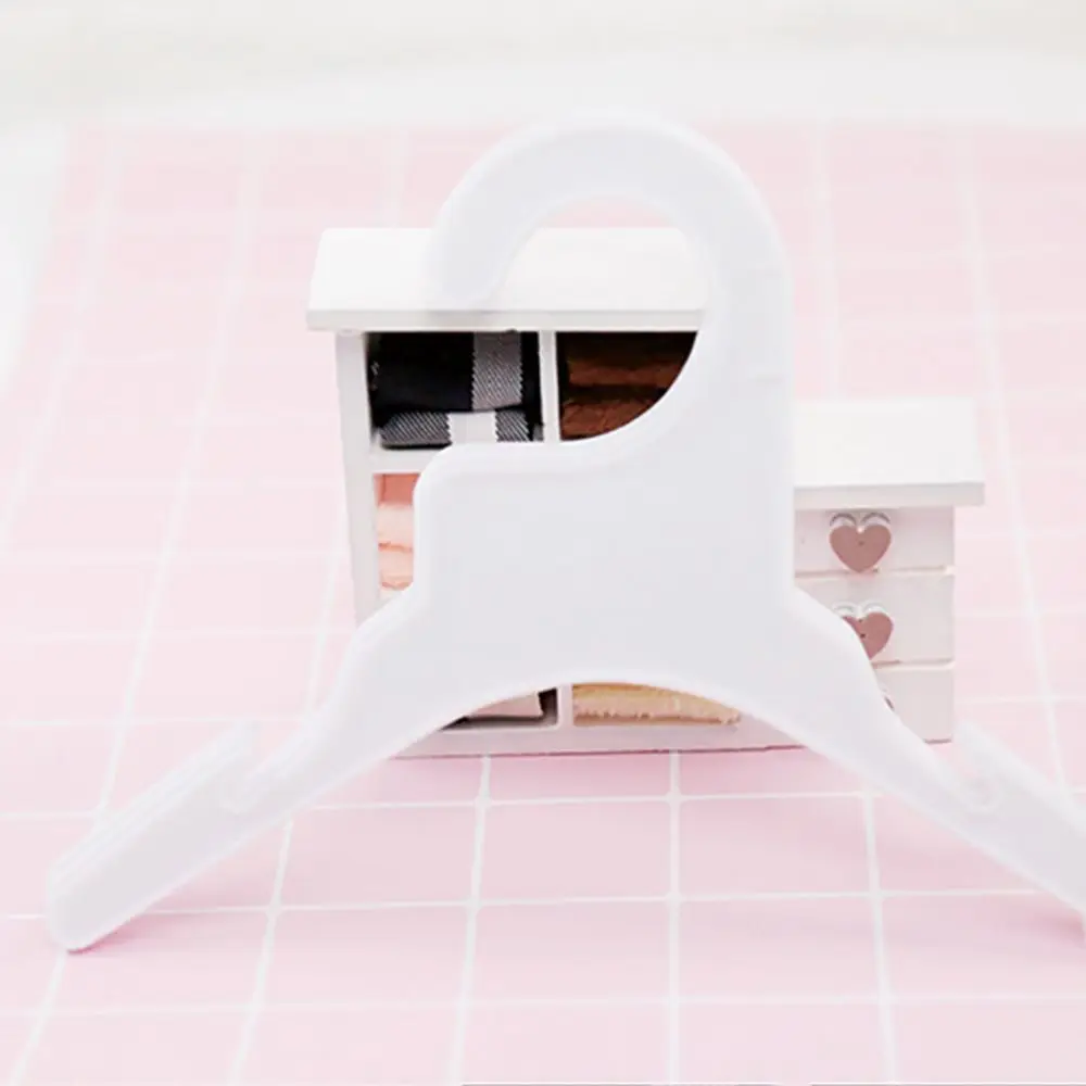 White&Red Color Storage for Multi-sizes Pet Clothes Plastic Dog Accessories Pet Product Clothing Rack Dog Clothes Hanger