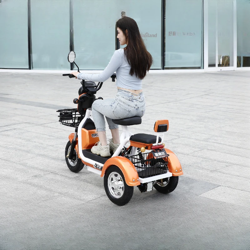 Small mini electric family car for both men and women to pick up and drop off children for parent-child transportation