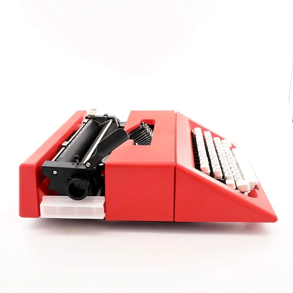 Old-fashioned Mechanical Typewriter in Vintage Condition, Normal Usage, 7-8 New.