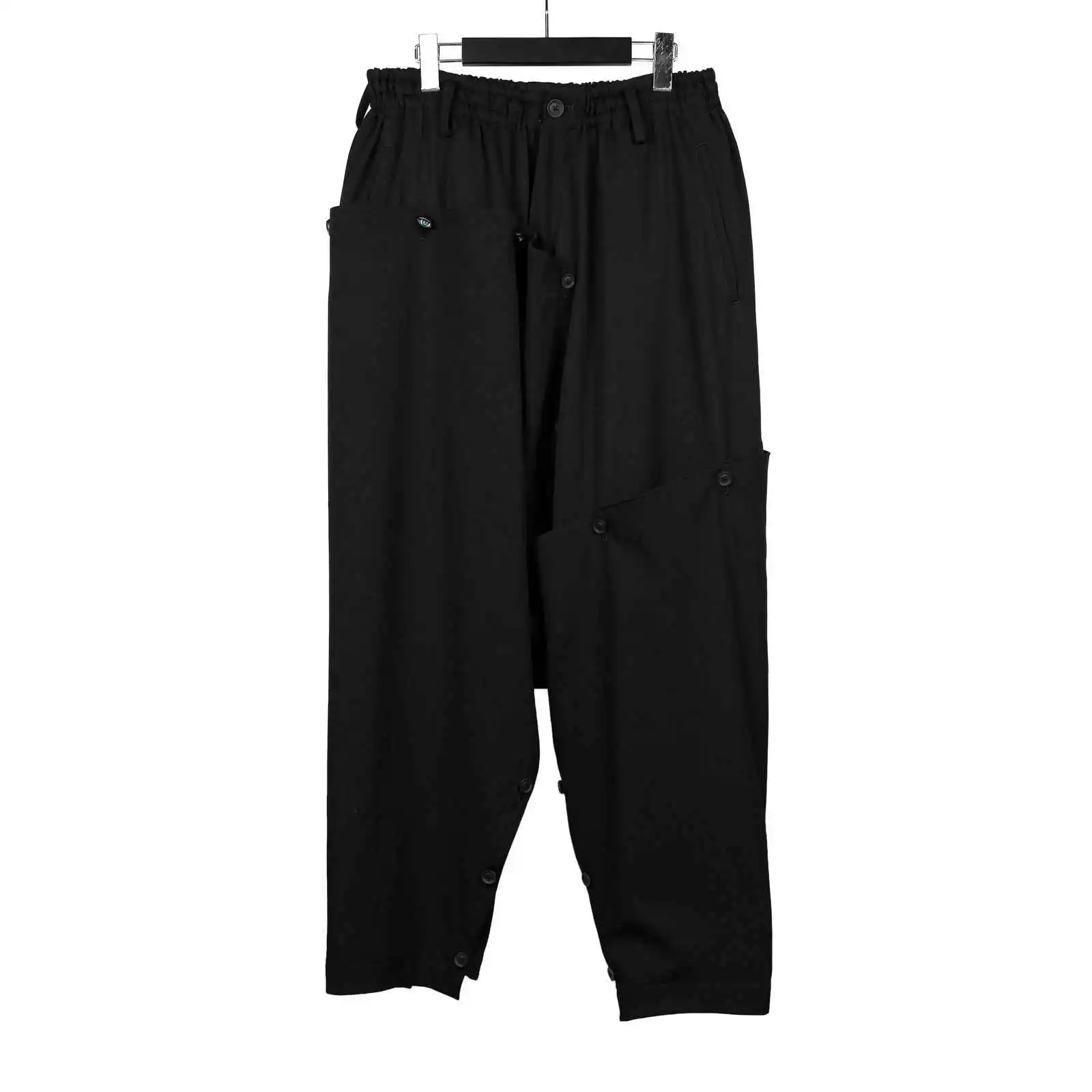 

Мужские брюки TOP-YAMAMOTO свободные, прямые, длинные, модные и универсальные. Они однотонные, простые, а также есть приклад для глаз.