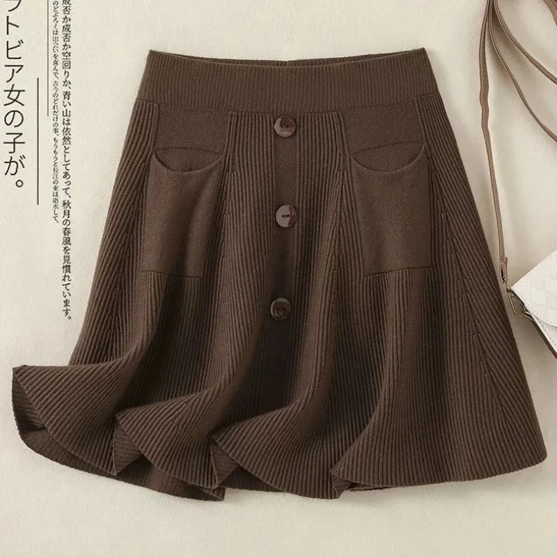 

Elegant Knit A-Line Mini Skirt With Button Front And Pockets For Casual Office Wear And Evening Outings