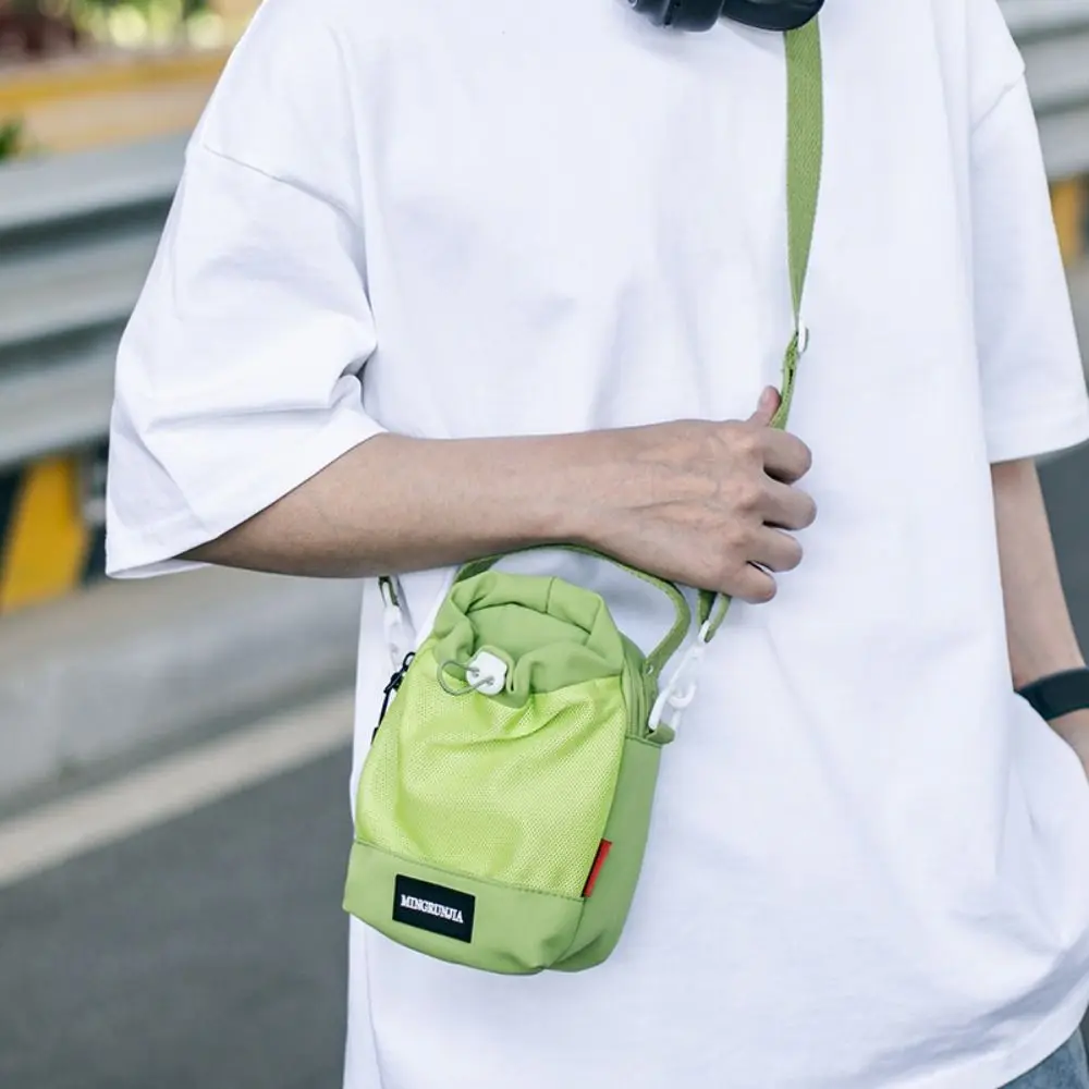 

Shoulder Strap Mesh Water Bottle Carrier Bag Quick Drying Front Pocket Crossbody Water Bottle Purse Large Opening Waterproof