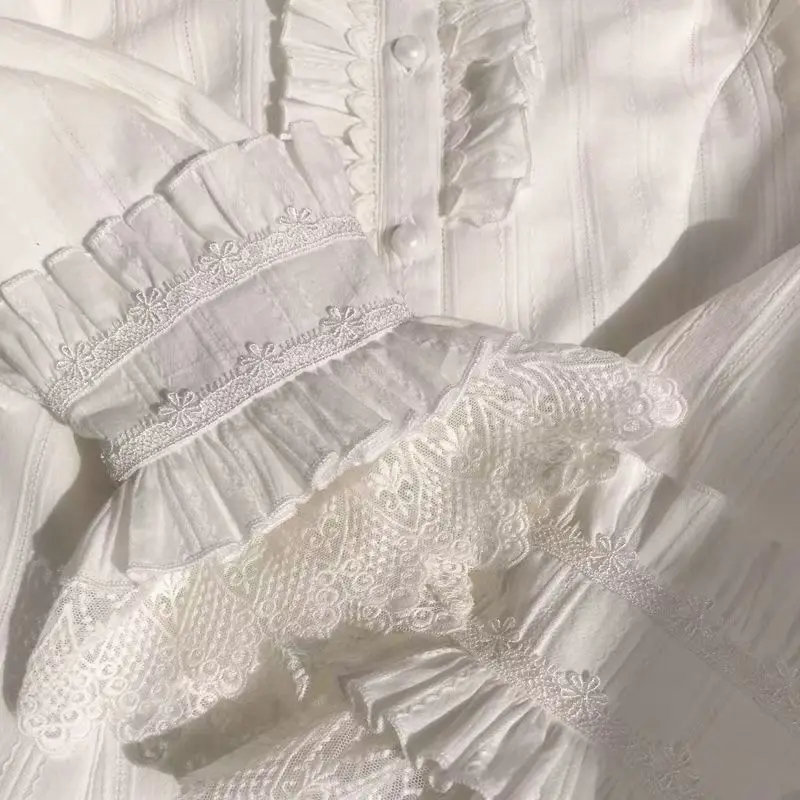 Bluzka z falbankami w stylu kawaii light lolita, z koronką, długim rękawem, w japońskim stylu dobby, uniwersalna, wiosenna, słodka, biała bluzka, koszula, top.