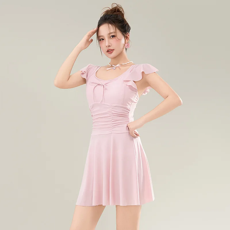 Women Who Are Conservative Slim in Small Breasts Gathered on the Beach Vacation 2025 New One-piece Solid Color High-end Swimsuit