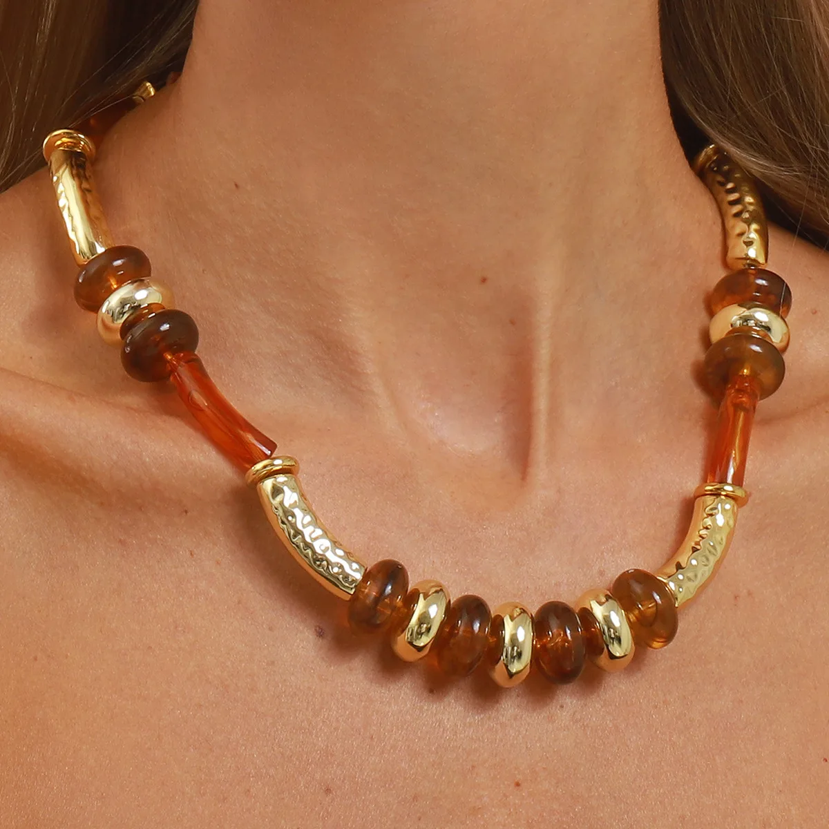 

Personalized Retro Geometric Alloy Acrylic Necklace Fashionable Exaggerated Color-blocking Beaded Collarbone Chain