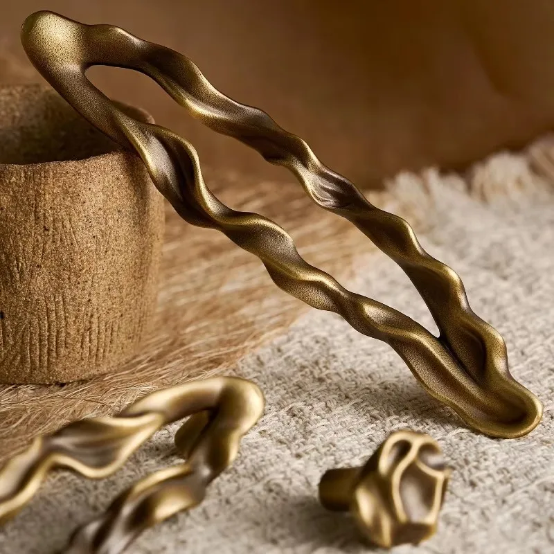 Vintage Antique Bronze Drawer Knob Irregular Twisted Wave Brass Furniture Handle Creative Handle for Wardrobe Cupboard Dresser