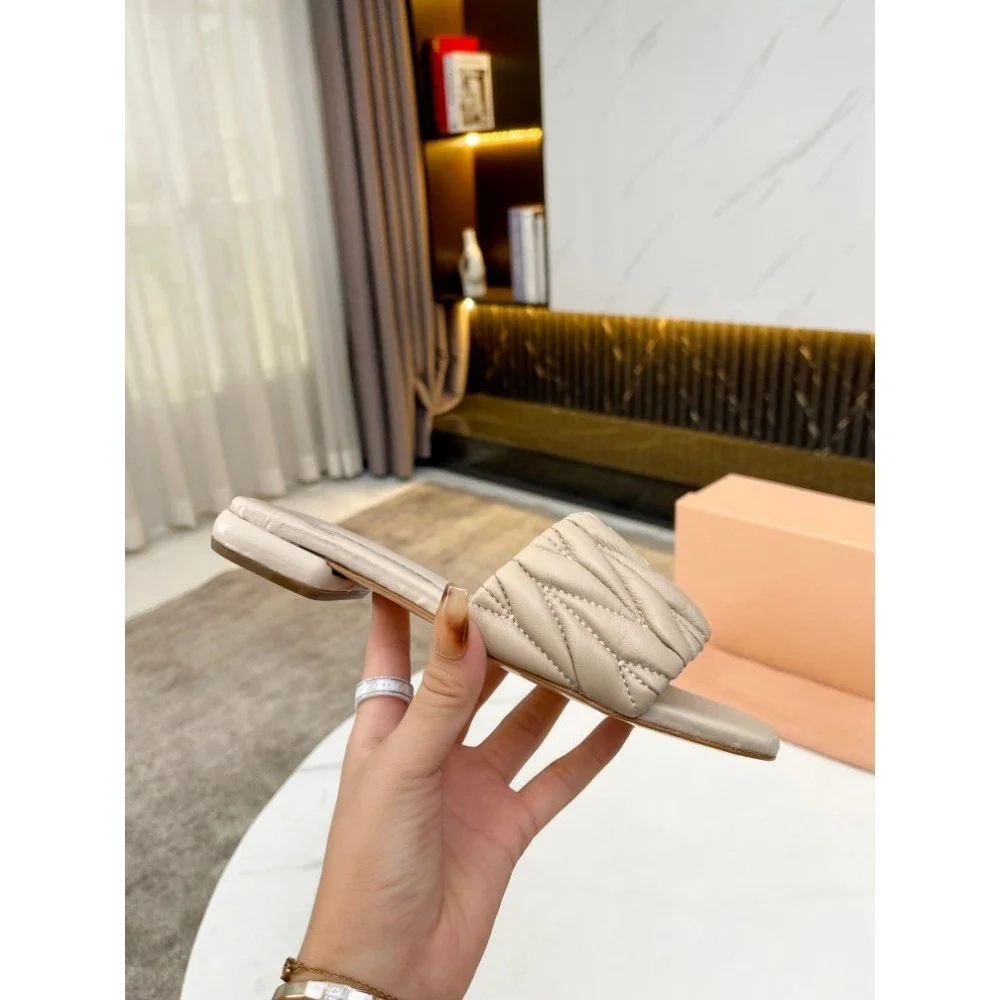 25 gran oferta M sandalias de mujer zapatillas hogar ropa al aire libre hogar fondo plano antideslizante moda de verano plisado cabeza cuadrada fondo plano