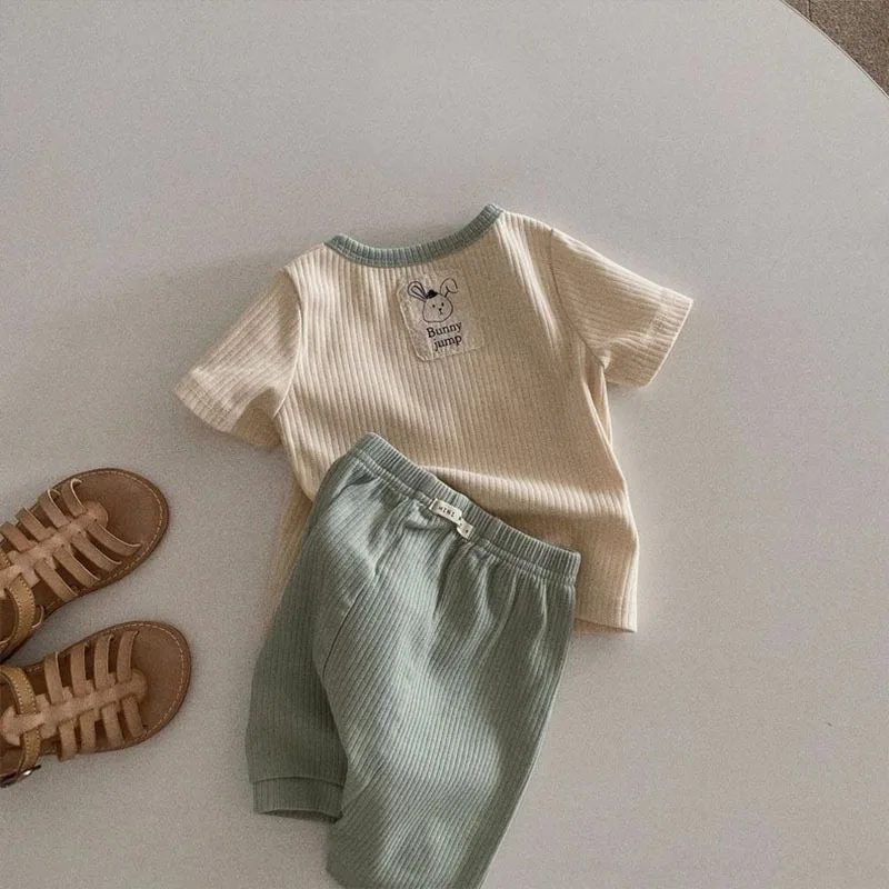 Conjuntos de verano para bebés con etiqueta, ropa fina coreana para niños, pantalones cortos de manga corta a rayas, conjunto de dos piezas