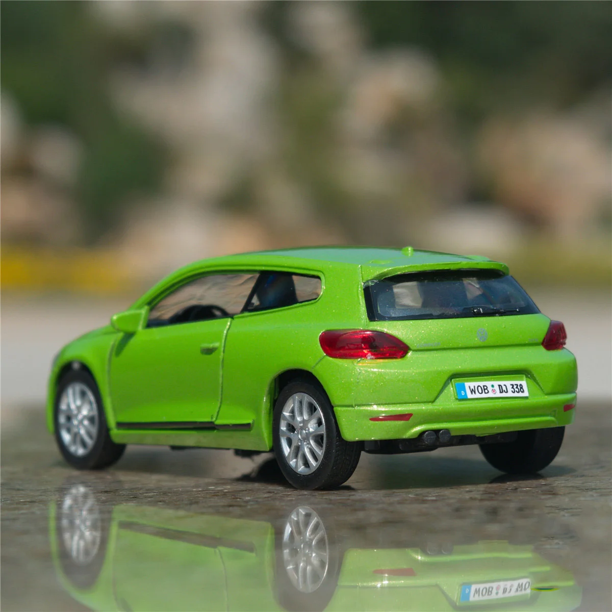 1:38 Volkswagen Scirocco Alloy Car Model Diecasts Metal Toy Vehicles Car Model High Simulation Miniature Scale Childrens Gifts