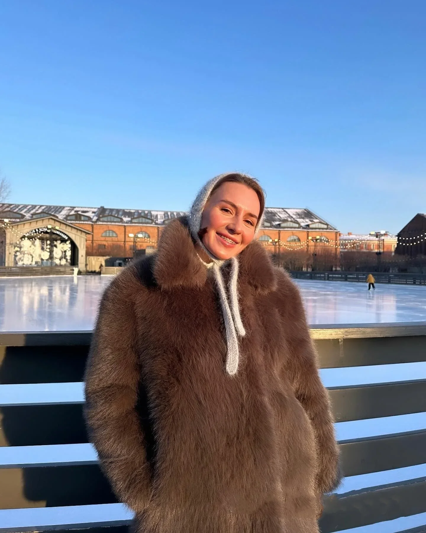 Solid Claret Faux Fur เสื้อแจ็คเก็ตผู้หญิงเสื้อหนานุ่ม Cropped Jaccets Vintage แขนยาวฤดูหนาว Coat Outwears