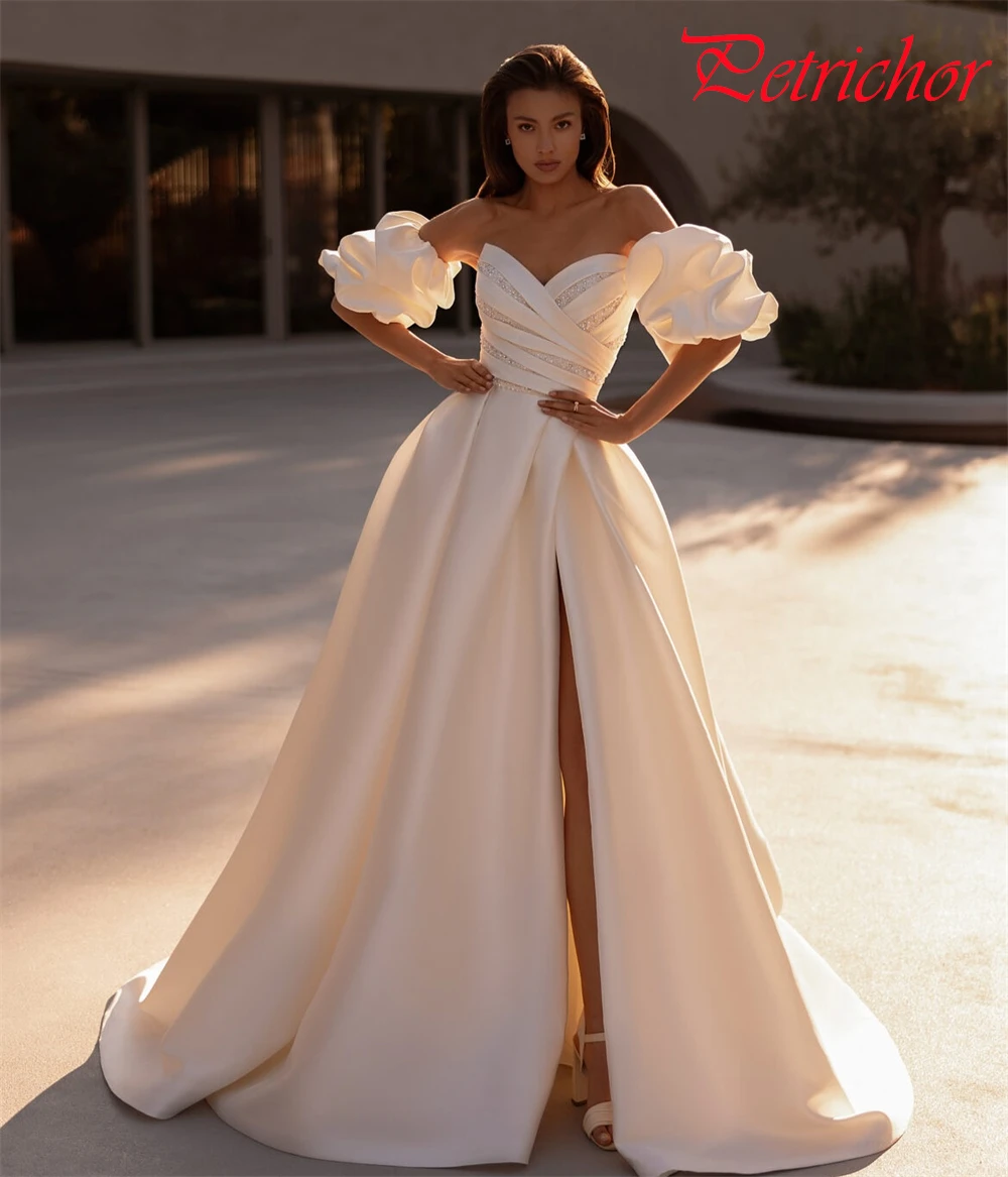 فستان زفاف أنيق من الساتان الأبيض مخصص رسمي على شكل قلب بدون أكمام زي العرائس بوهو على شكل حرف a ذيل شابيل فيستدو دي نوفيا