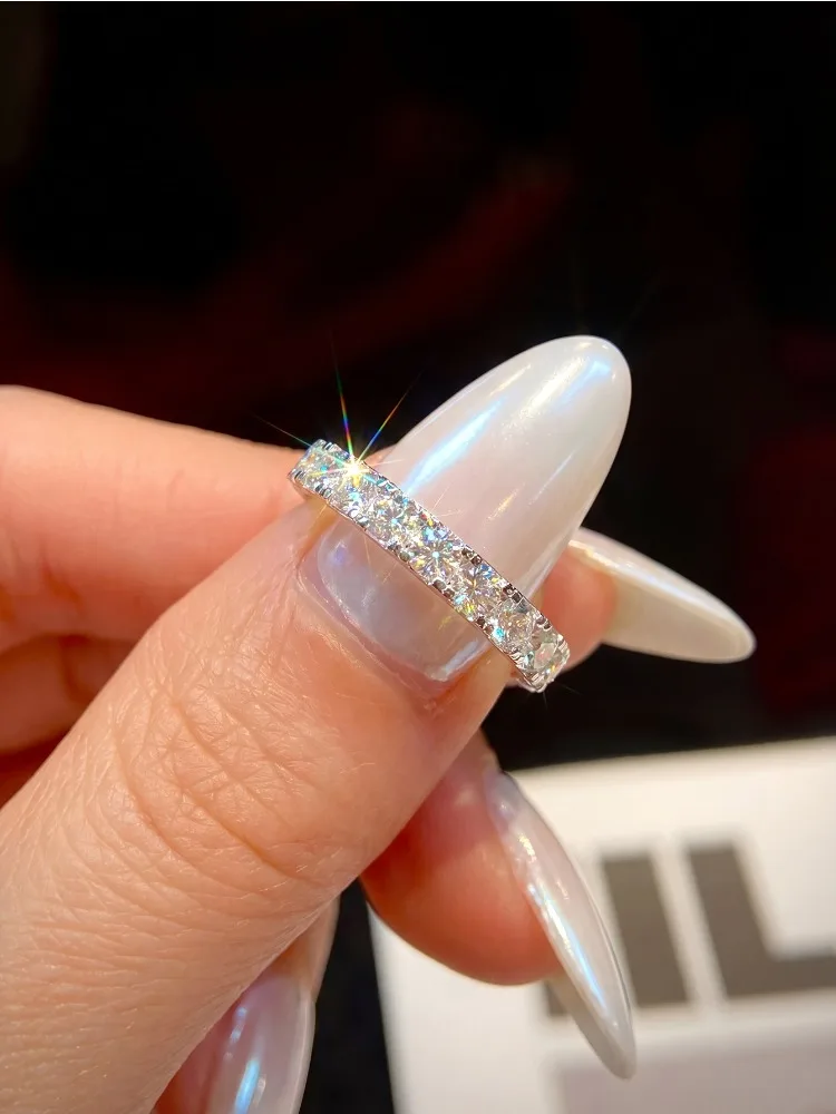 Luxuriöser Vollring mit 0,1 Karat rundem Moissanit-Diamant für Damen, Verlobungsfeier, hochwertiger Modeschmuck – Detail 2