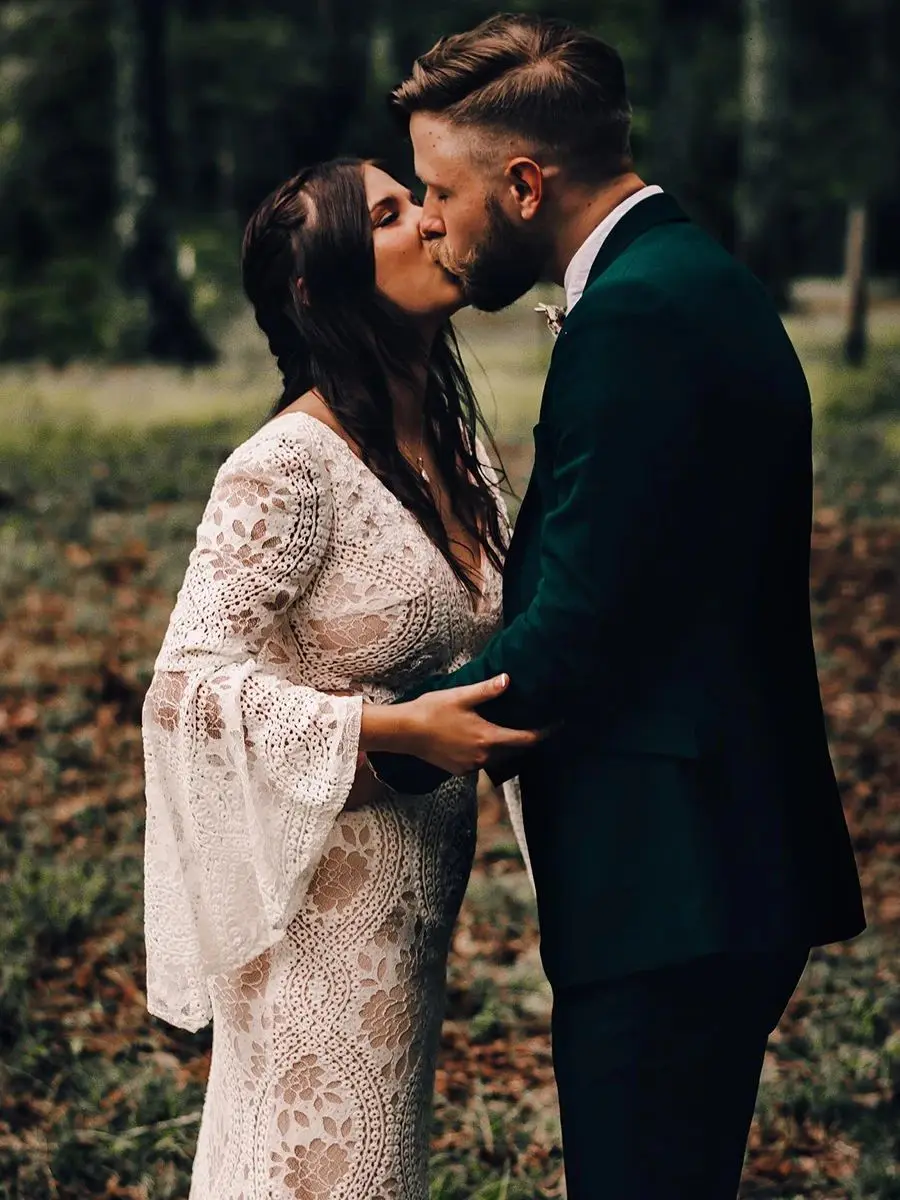 Vestidos de novia bohemios de manga larga acampanada, sirena con cuello en V, encaje entrecruzado, vestido de novia con apliques y escote en V Hippie personalizado