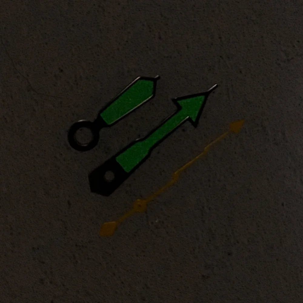 Modified Watch Parts Hands All Black Hands Faint Green Luminous Lightning Seconds Suitable for NH35/364R/7S Movements