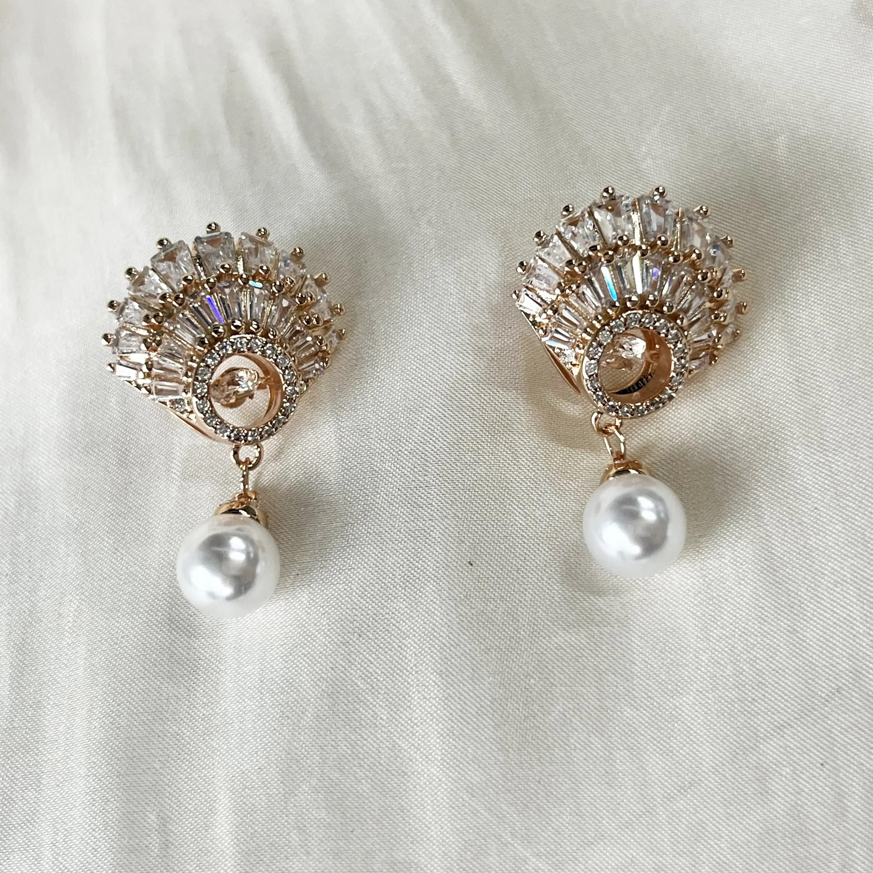 Originale 2024 Fine Jewelry Set Pearl Drop Earring Pink Charms Shell collana bracciale gioielli per le donne accessori per feste